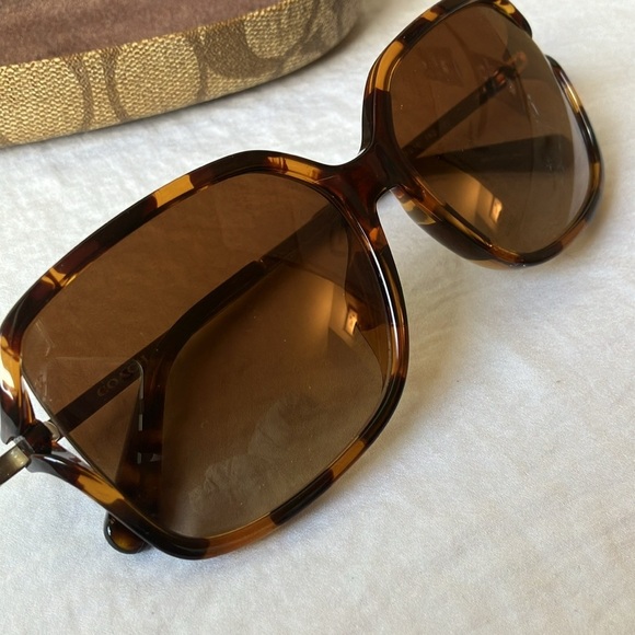 Coach: Dark Tortoise(C6190) Sunglasses- Gradient lens- with case-small scratches - Picture 16 of 16